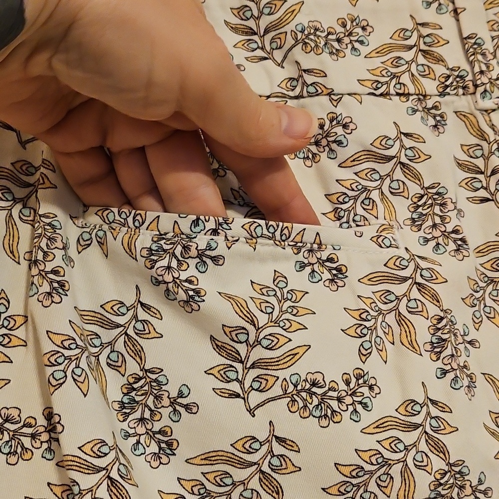 Loft Outlet Cream Print Shirts 4 Inch Inseam - Picture 8 of 15
